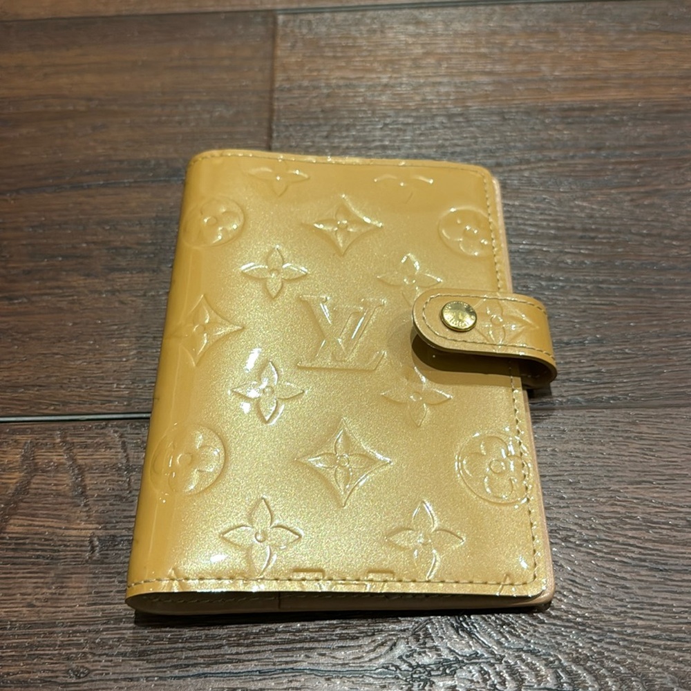 Louis Vuitton Authentic Pre Owned Vernis Agenda/ Passport Holder. - Picture 1 of 8